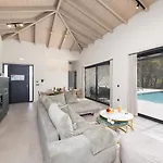 Selena Villa *