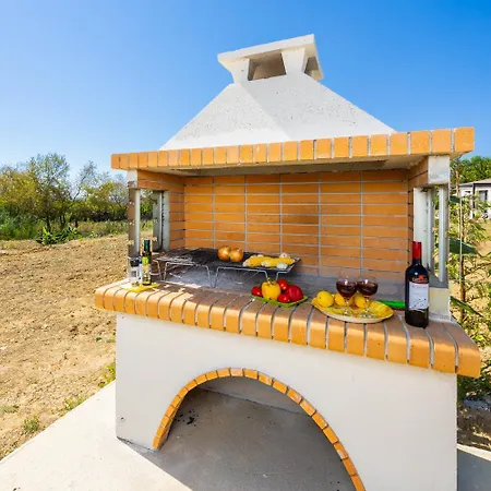 Selena Villa