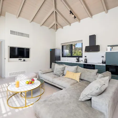 Selena Villa