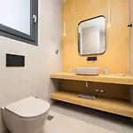Selena Villa *