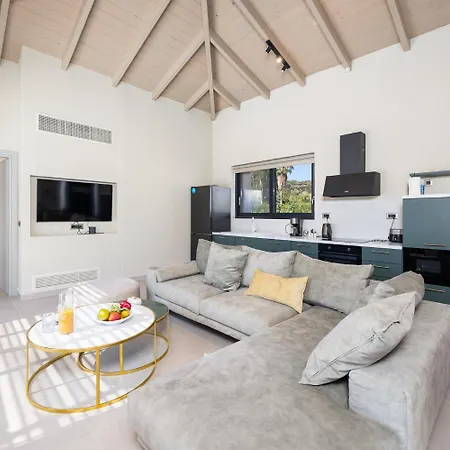 Selena Villa